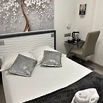 L'oasis Montparnasse Hotell 2*