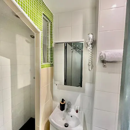 L'oasis Montparnasse Hotel