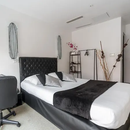 L'oasis Montparnasse Hotel
