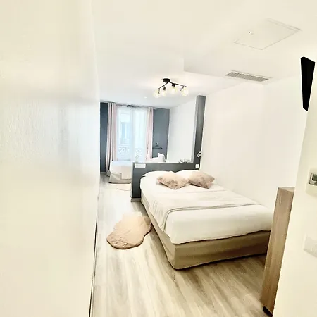 L'oasis Montparnasse Hotel Paryż