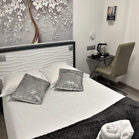 L'oasis Montparnasse Hotel 2*