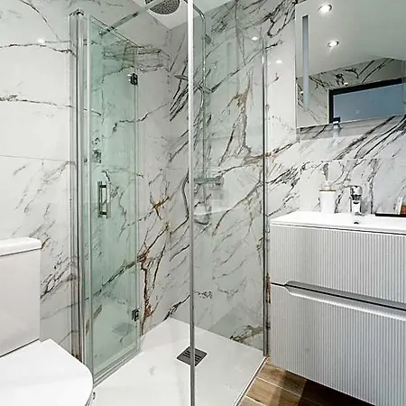 מלון L'oasis Montparnasse 2*