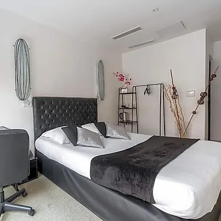 L'oasis Montparnasse מלון 2*