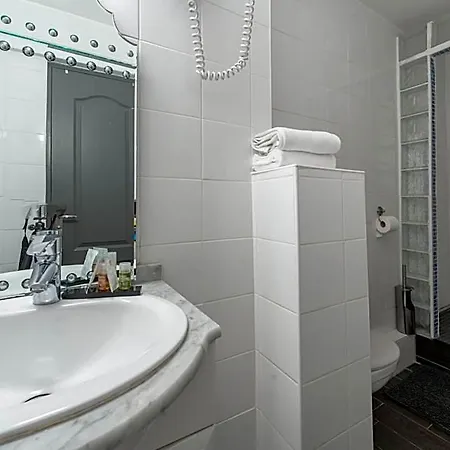 מלון L'oasis Montparnasse 2*